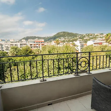 Appartement Charming Studio With Balcony In